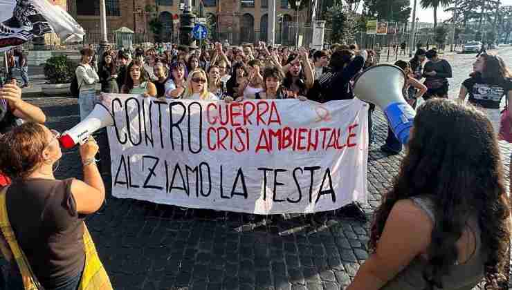 Striscione per il Fridays for Future a Roma