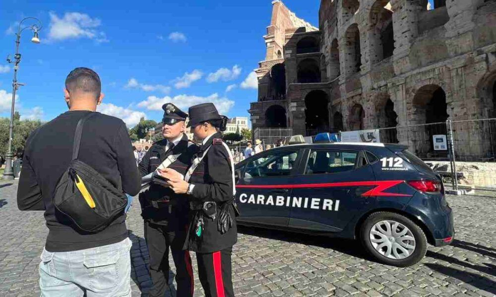 Roma | Operazione Anti-bagarini Dei Carabinieri Al Colosseo