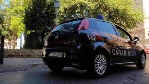 tentano di derubare anziano arrestati