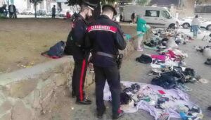 carabinieri venditori irregolari piazzale ostiense