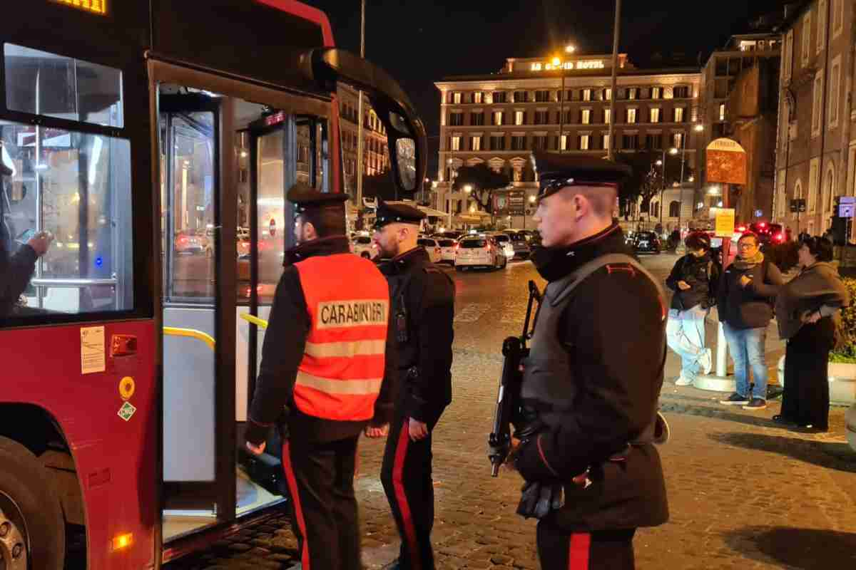 Pattuglia dei Carabinieri a piazza Barberini