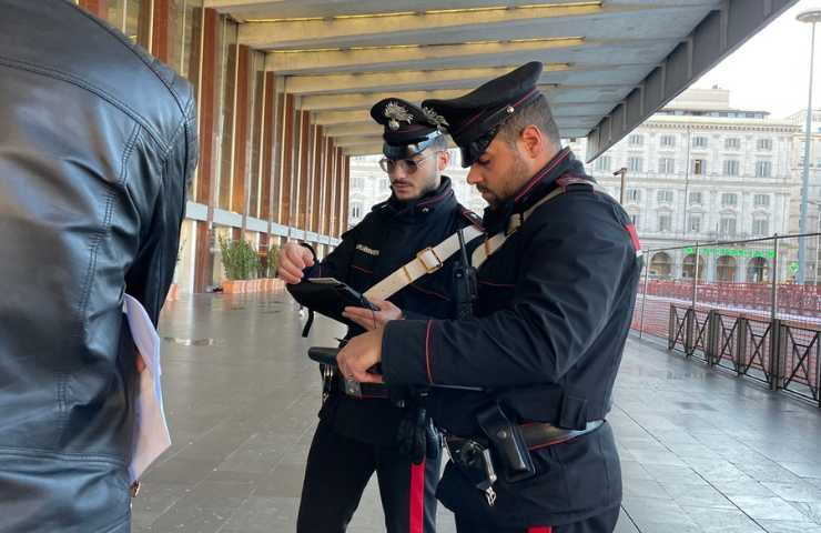 Controllo dei Carabinieri alla Stazione Termini