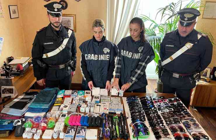 Materiale contraffatto sequestrato dai Carabinieri