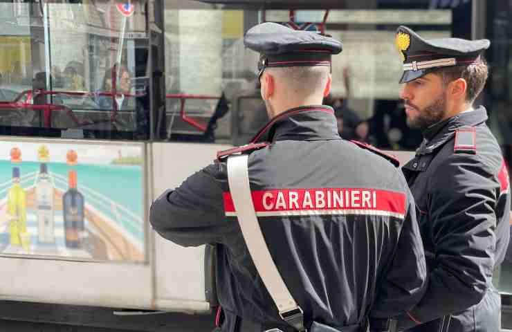 controlli carabinieri bus