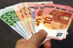 Soldi per Bonus 460 euro carta acquisti dedicata a te