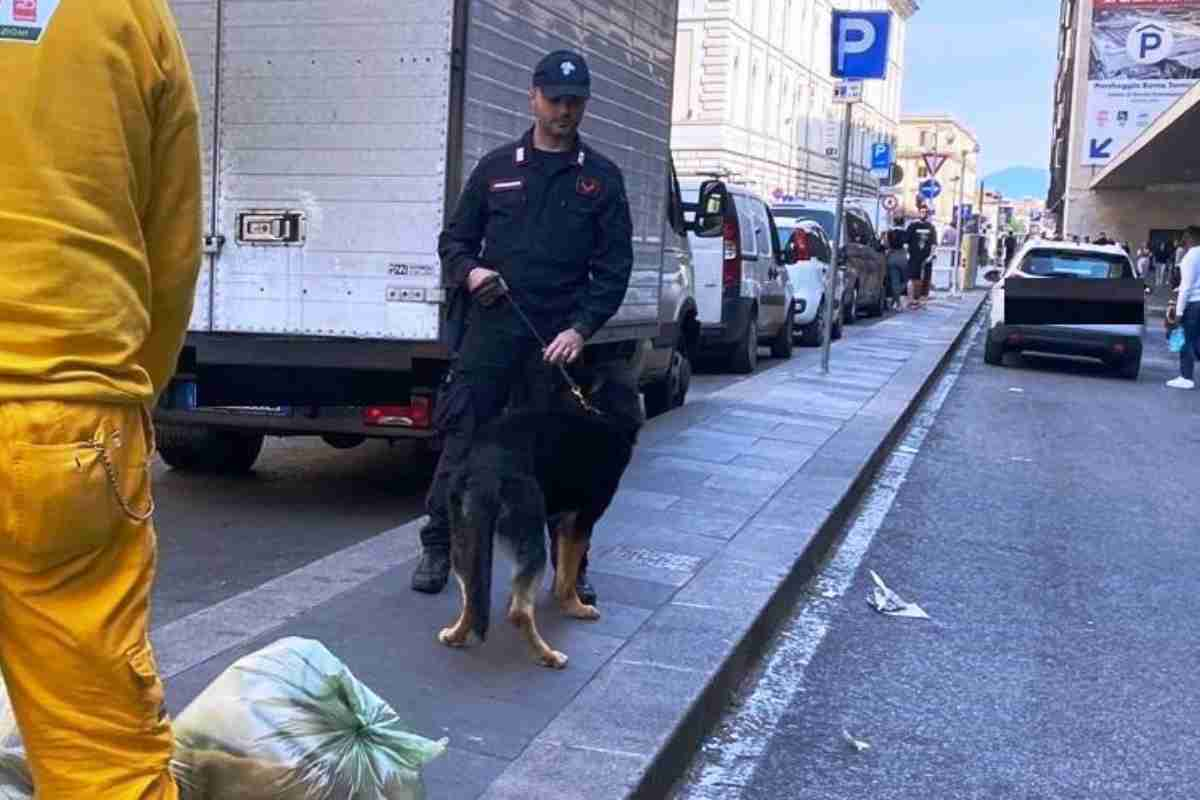 Carabinieri fuori la Stazione Termini