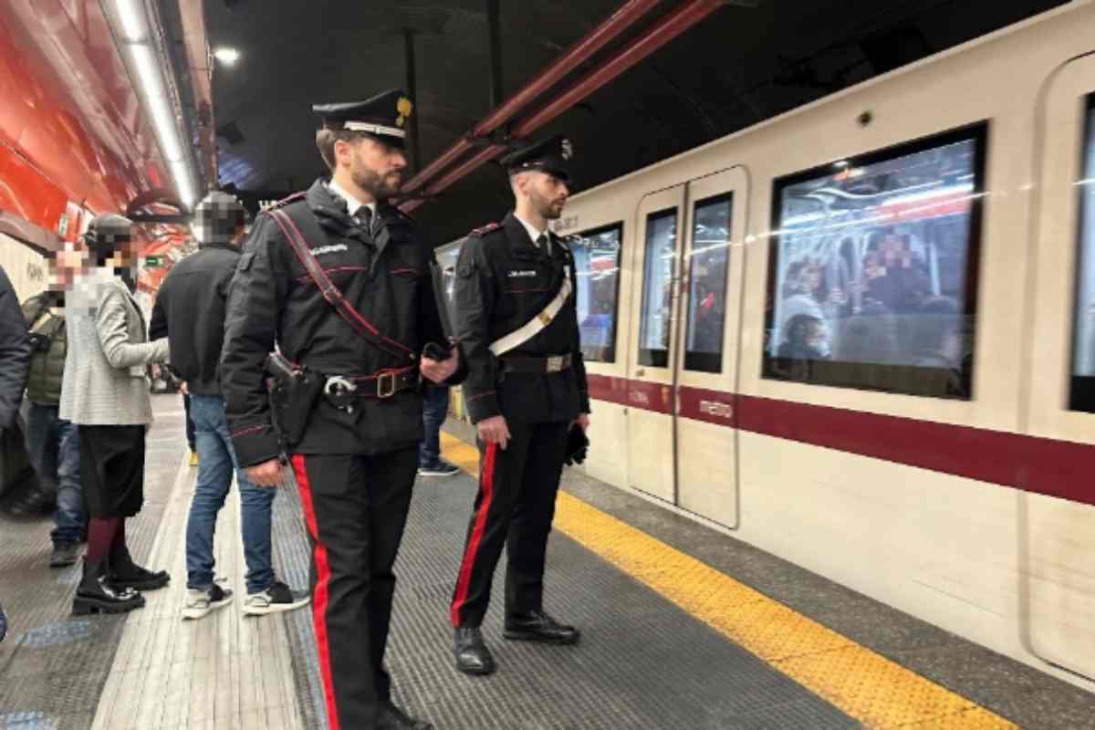 Carabinieri metro Roma