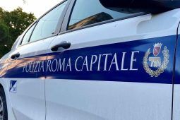 Auto della Polizia Locale di Roma Capitale