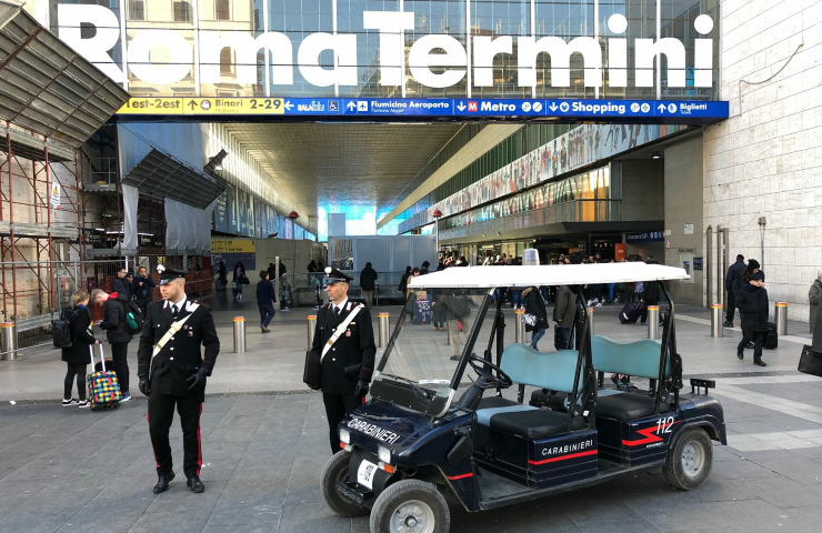 controlli dei Carabinieri a Termini