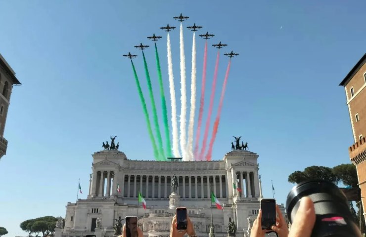 Frecce tricolori roma 2 giugno 2024