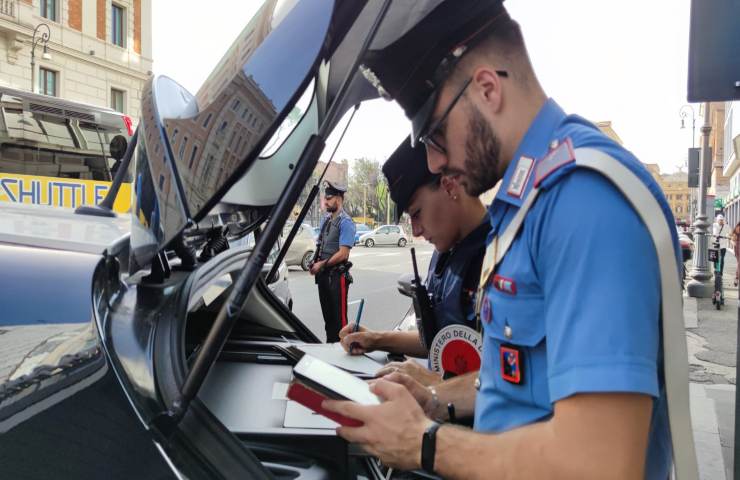 controlli carabinieri a Termini