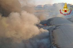 Incendio ditta trasporti Barone Roma