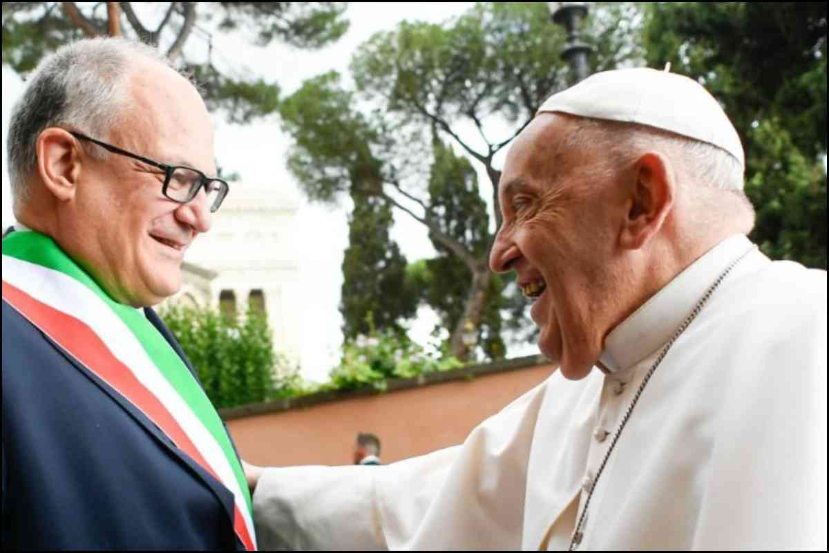 Il messaggio del Papa in visita al Campidoglio e la foto col Sindaco Roberto Gualtieri
