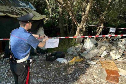 I carabinieri sequestrano insediamento abusivo