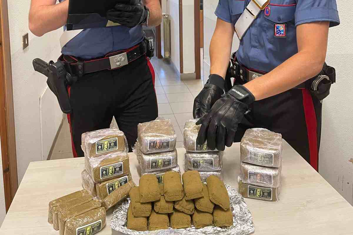 La droga sequestrata dai Carabinieri (2)