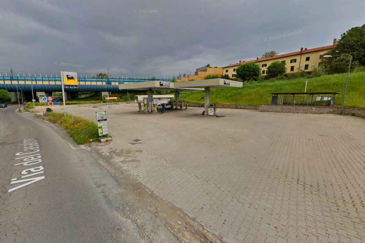 Il benzinaio a pochi passi dall'Autostrada Roma-L'Aquila