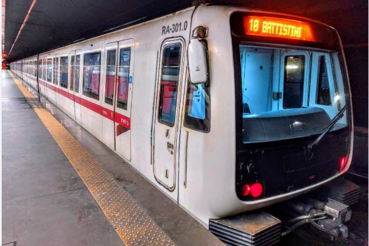 Modello di treno Caf300 sulla Metro A di Roma