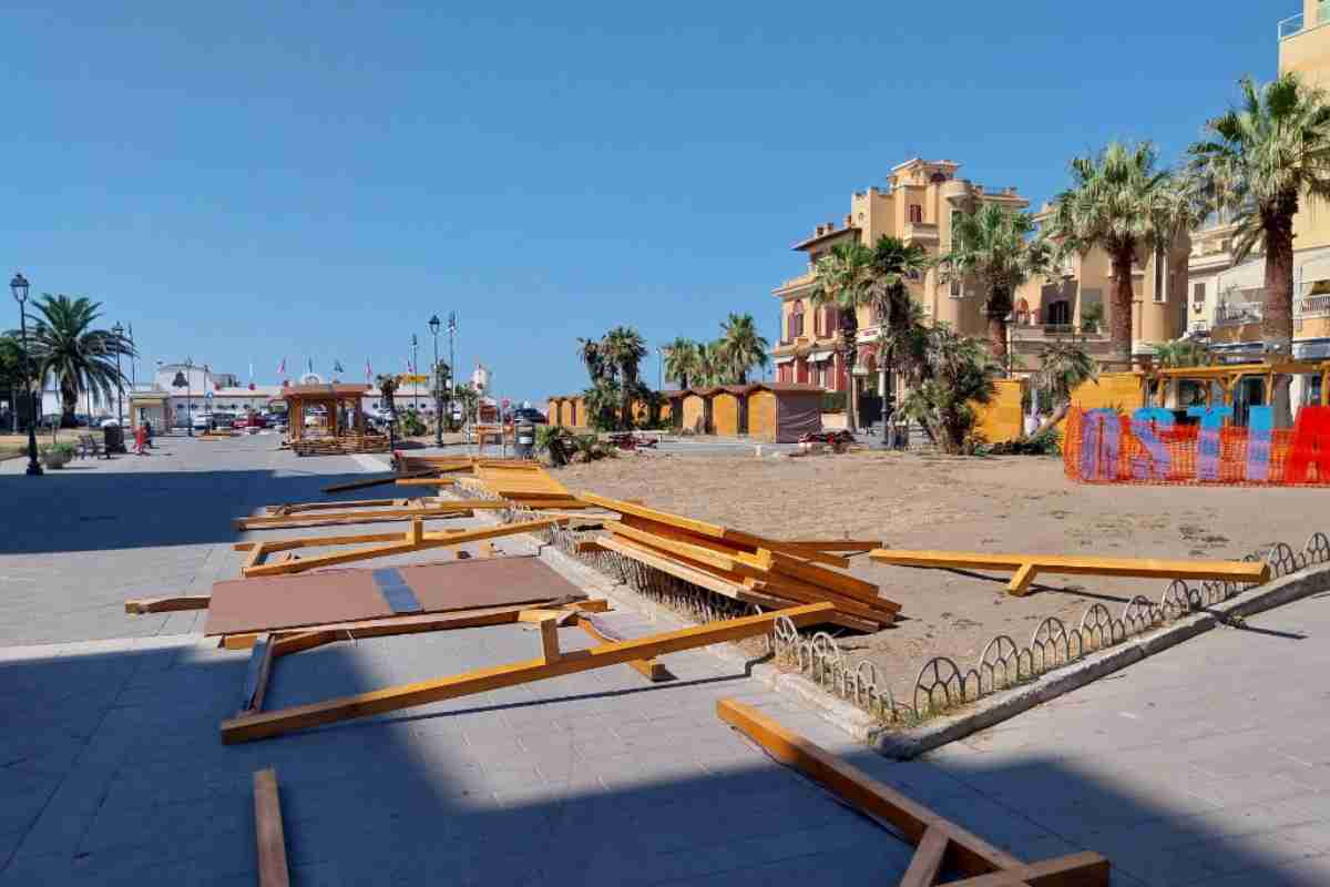 Foto dei mercatini di Piazza Anco Marzio in costruzione