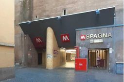 Fermata di Piazza di Spagna sulla Metro A