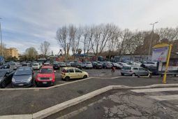 Parcheggio davanti al Luna Park di Ostia