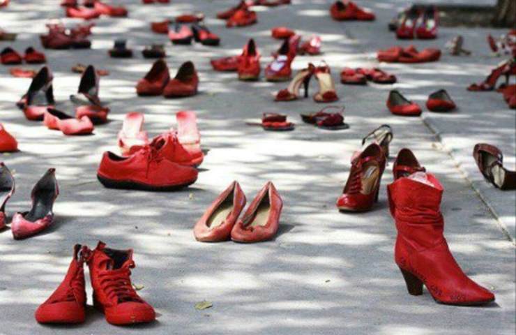 Scarpe rosse contro il femminicidio