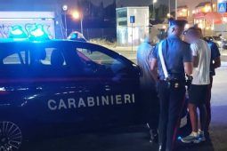 i controlli dei carabinieri nel corso di un servizio antidroga