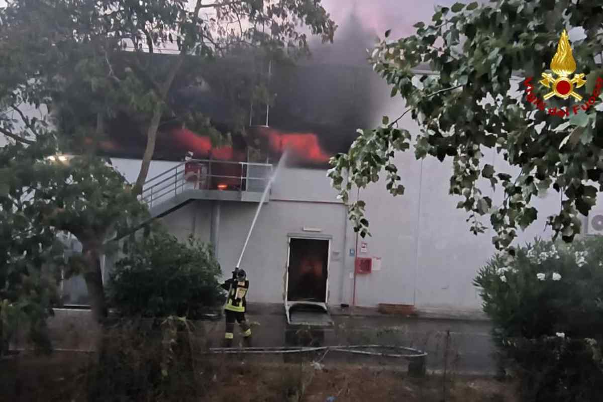 incendio capannone industriale