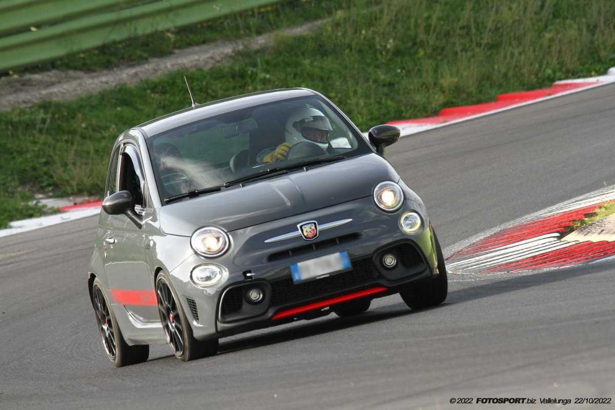 Foto della 500 Abarth rubata al Torrino