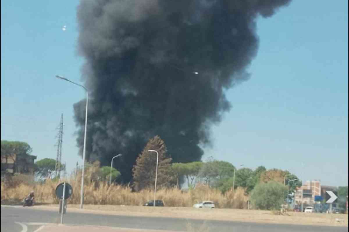 Incendio al campo nomadi dell'Albuccione