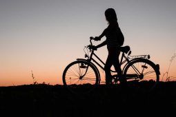 Ragazza in bicicletta