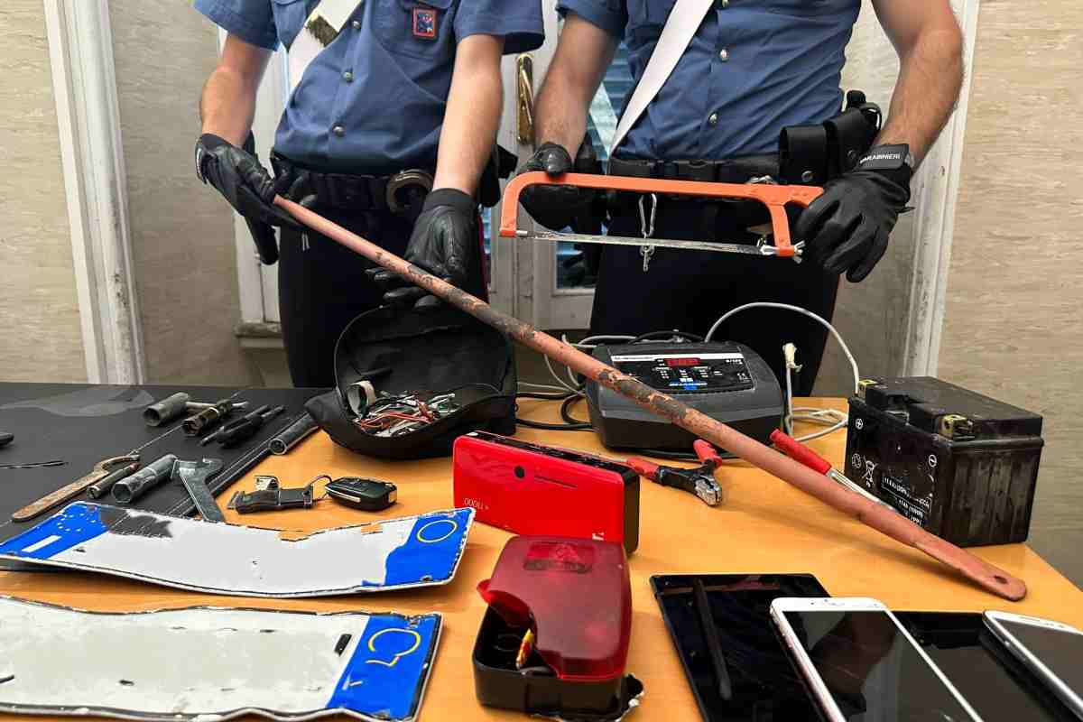 CENTRO - Il materiale sequestrato dai Carabinieri