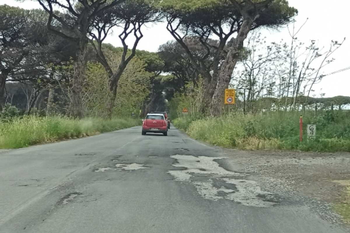 Buche sulle strade di Lavinio