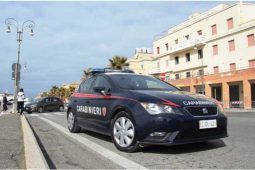 Carabinieri al centro di Ostia