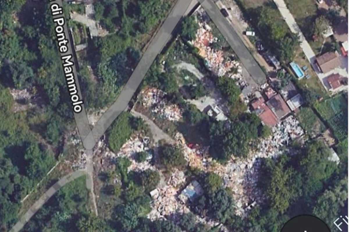 Discariche abusive di Ponte Mammolo visibili da Google Maps