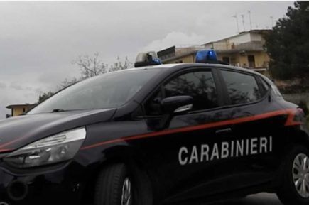 Foto di un'auto dei Carabinieri