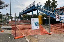 Cantiere fermo davanti alla stazione di Ostia Antica