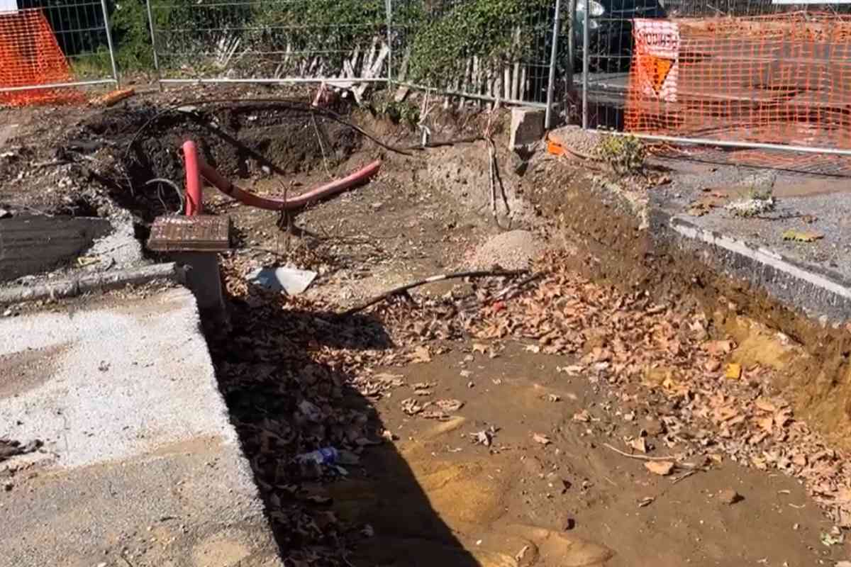 Cantiere abbandonato davanti la stazione di Ostia Antica