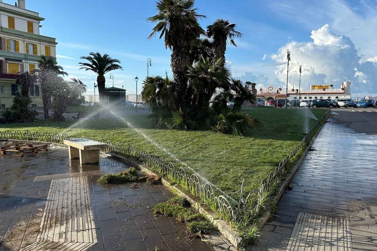 Prove di ripartenza a Ostia, torna attivo l’impianto d’innaffiamento a Piazza Anco Marzio