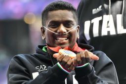 Rigivan Ganeshamoorthy con la medaglia d'oro alla Paralimpiadi di Parigi