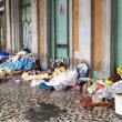 Clochard a piazza Vittorio Emanuele II