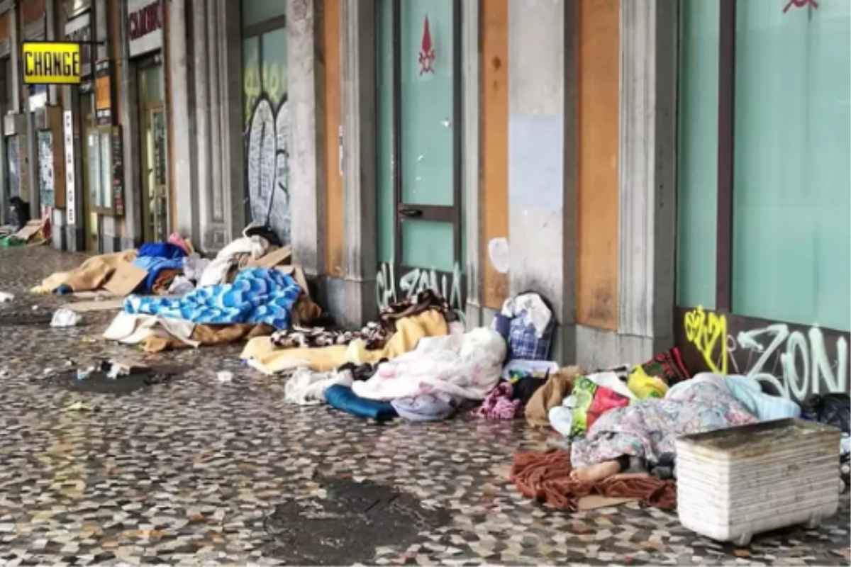 Clochard a piazza Vittorio Emanuele II